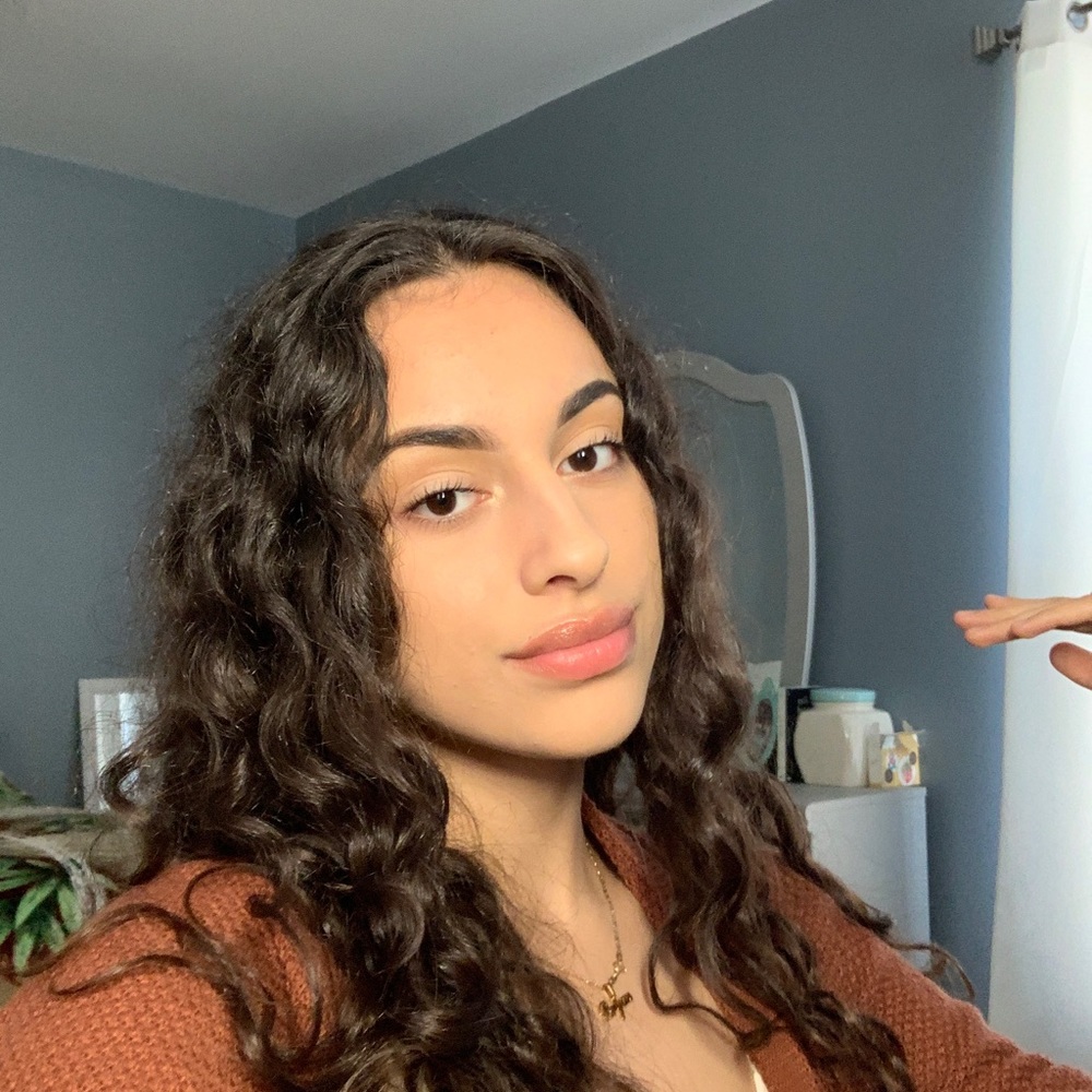 Meet your Posher, Cassandra